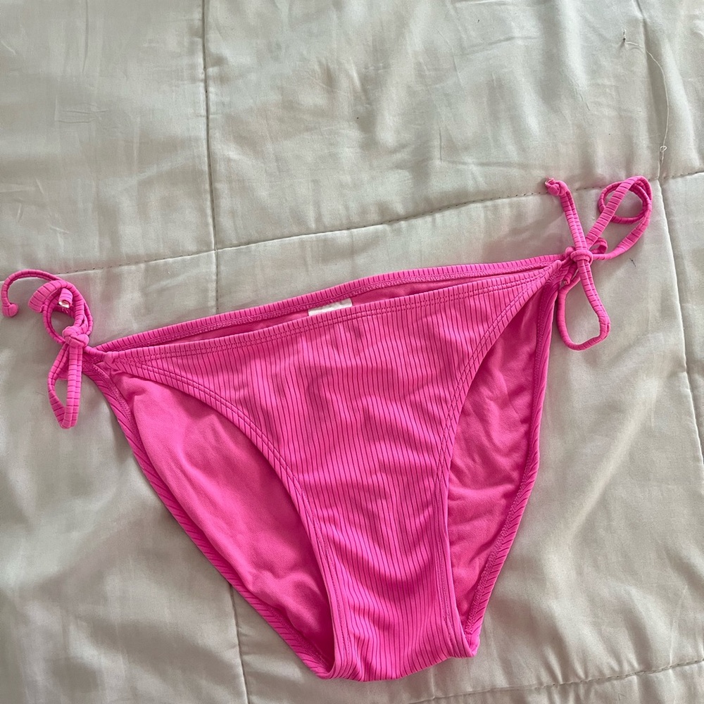 Swimsuits - Picture 2 of 6